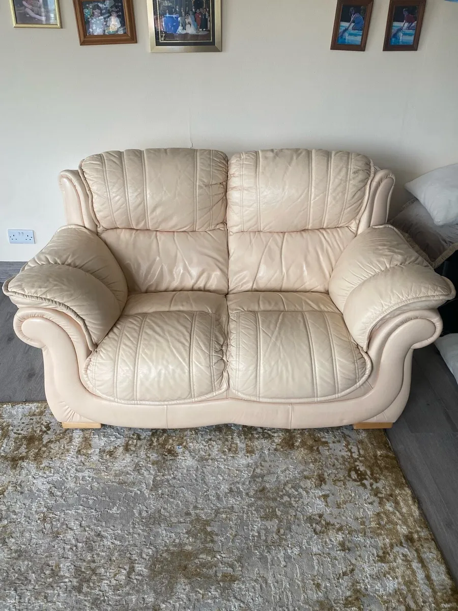 Italian leather 3 + 2 leather suite. - Image 3