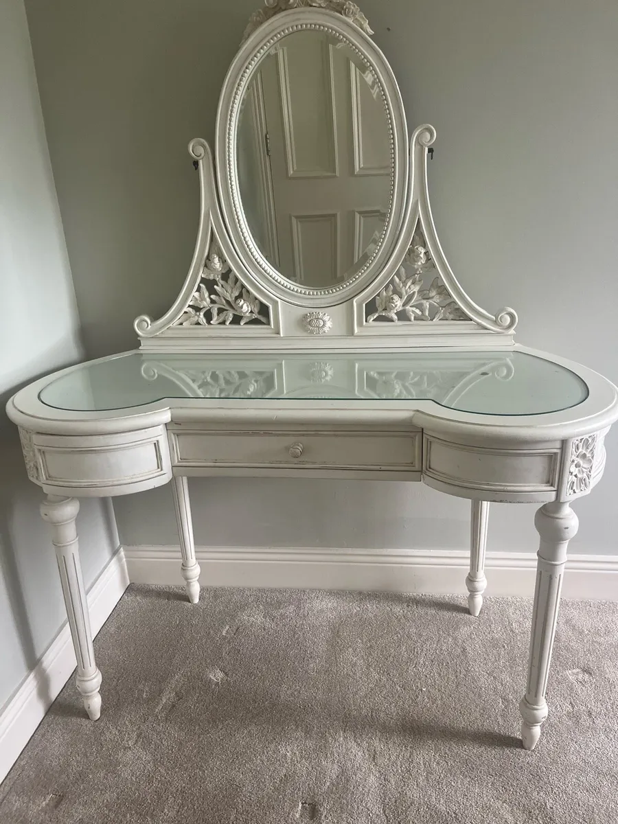 Console Table - Image 1