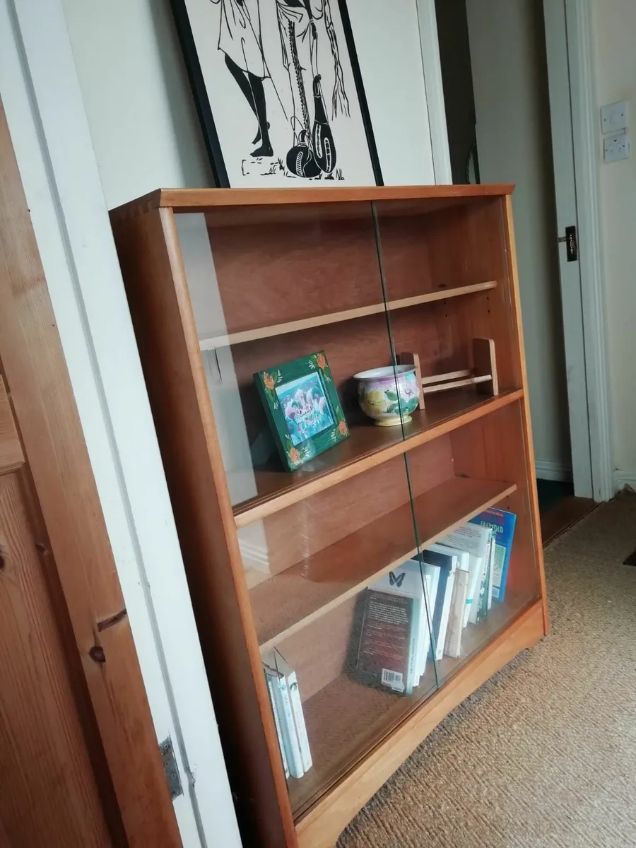 Glass fronted bookcase - Image 1