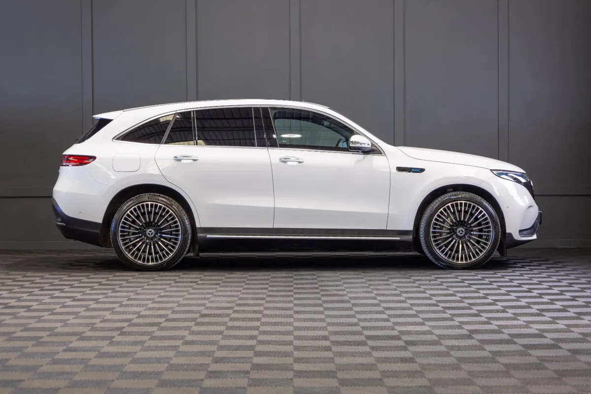 212 Mercedes-Benz EQC 400 AMG Line Premium 4Matic - Image 2
