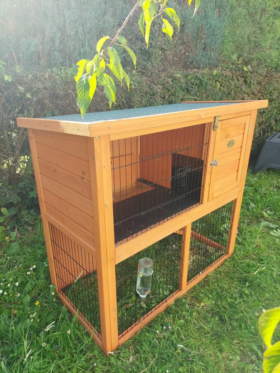 Rabbit hutch - Image 1