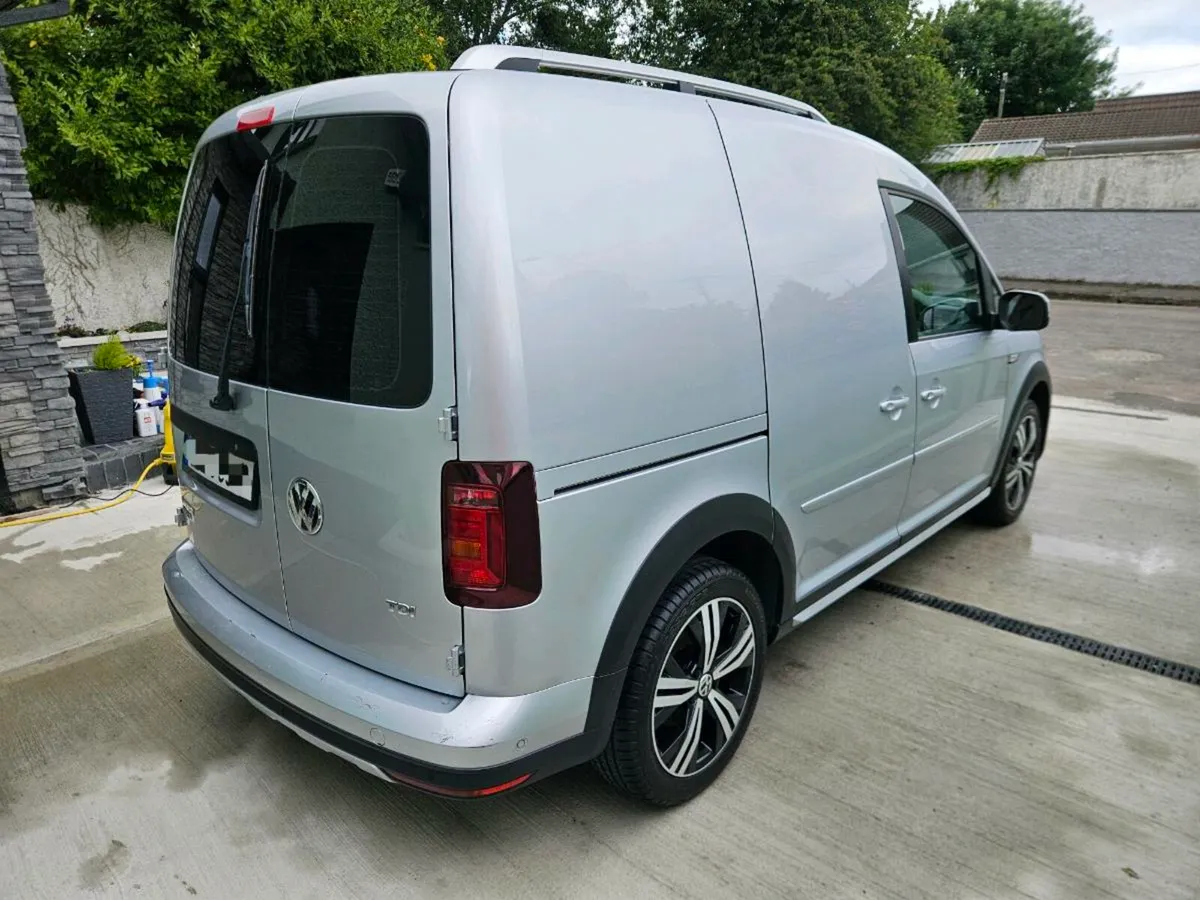 Volkswagen Caddy Alltrack - Image 2