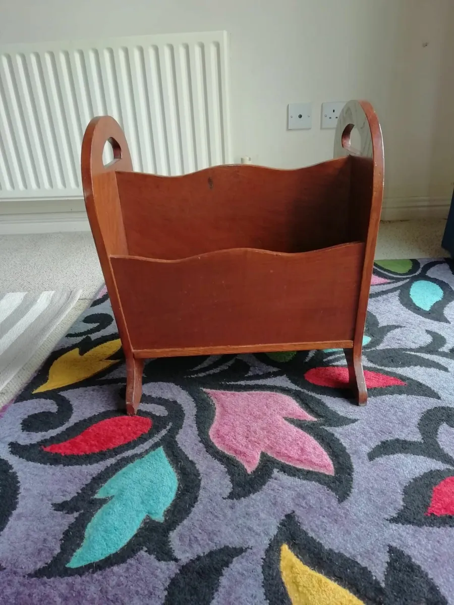 Wooden magazine rack - Image 1