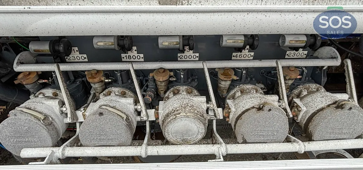 2012 Mercedes Benz XR 1824 Rigid Tanker - Image 3