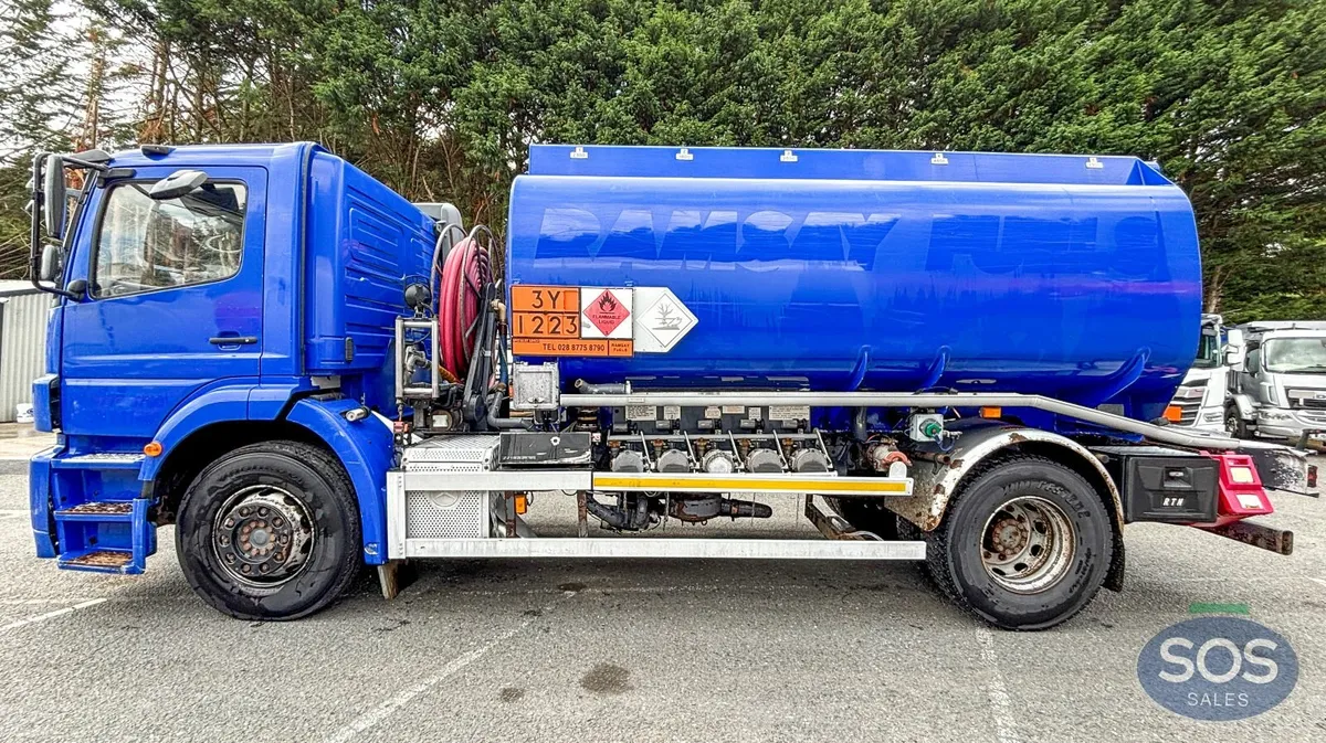 2012 Mercedes Benz XR 1824 Rigid Tanker - Image 4