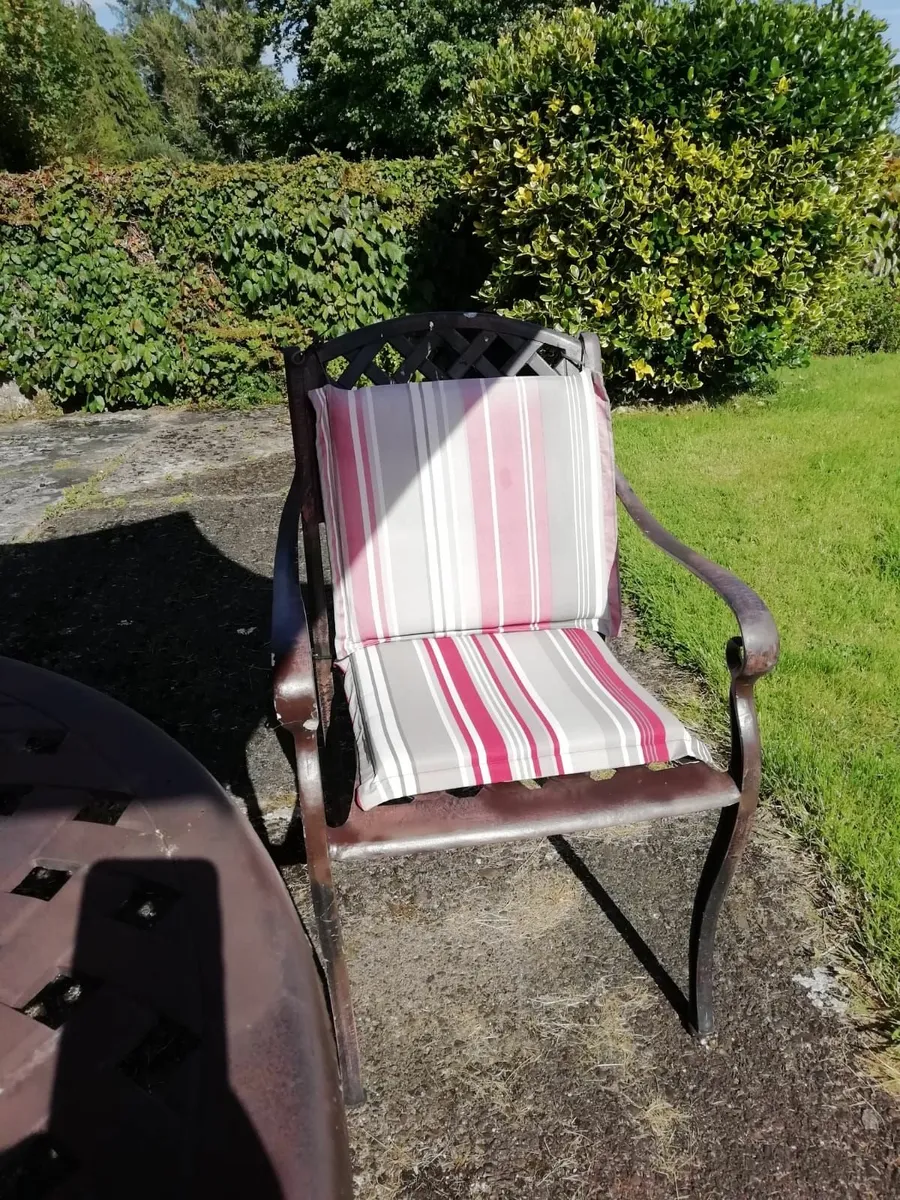 Solid metal outside dining set - Image 2