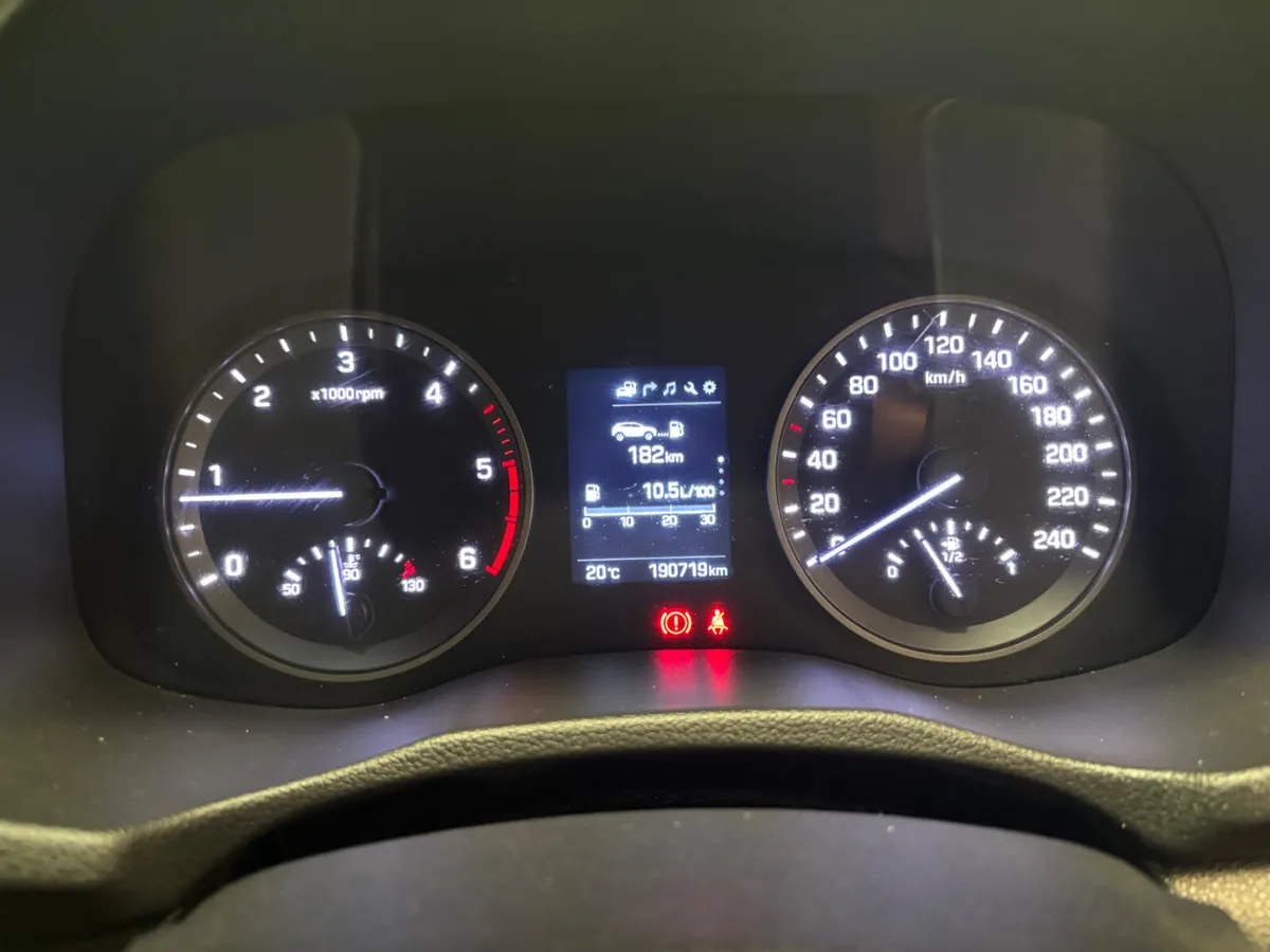 2016 HYUNDAI TUSCON EXECUTIVE 1.7D NCT - Image 3