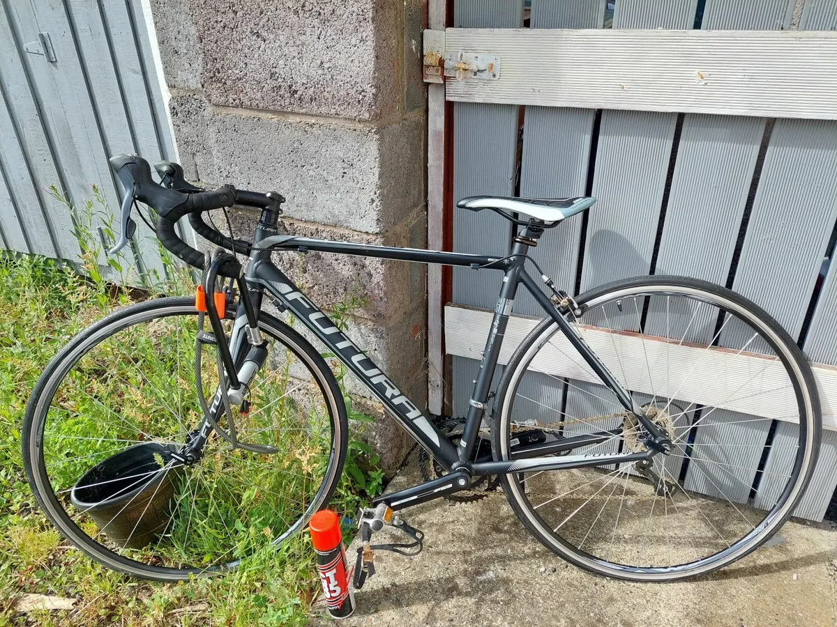 Road bike sprint size 51 plus lock great for learn - Image 1