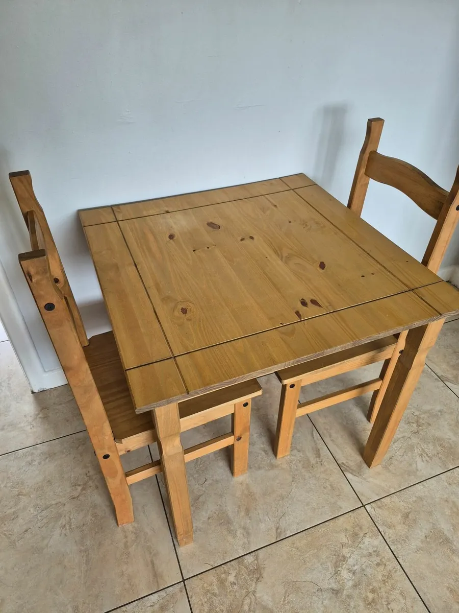 Kitchen table - Image 1