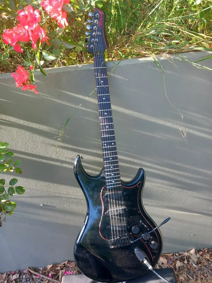 VANTAGE VINTAGE GUITAR+FENDER  AMP - Image 3