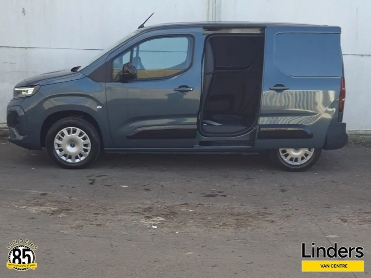 Opel Combo MWB Sportive 252 0kms Demo - Image 3