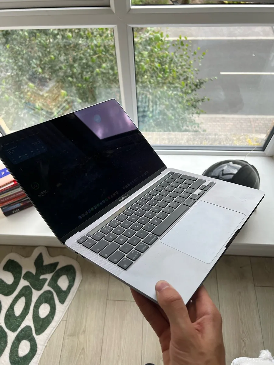 MacBook Pro 2022 M2 - Image 2
