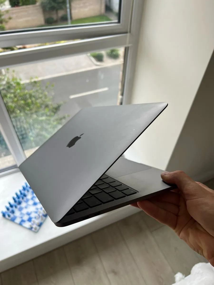 MacBook Pro 2022 M2 - Image 3