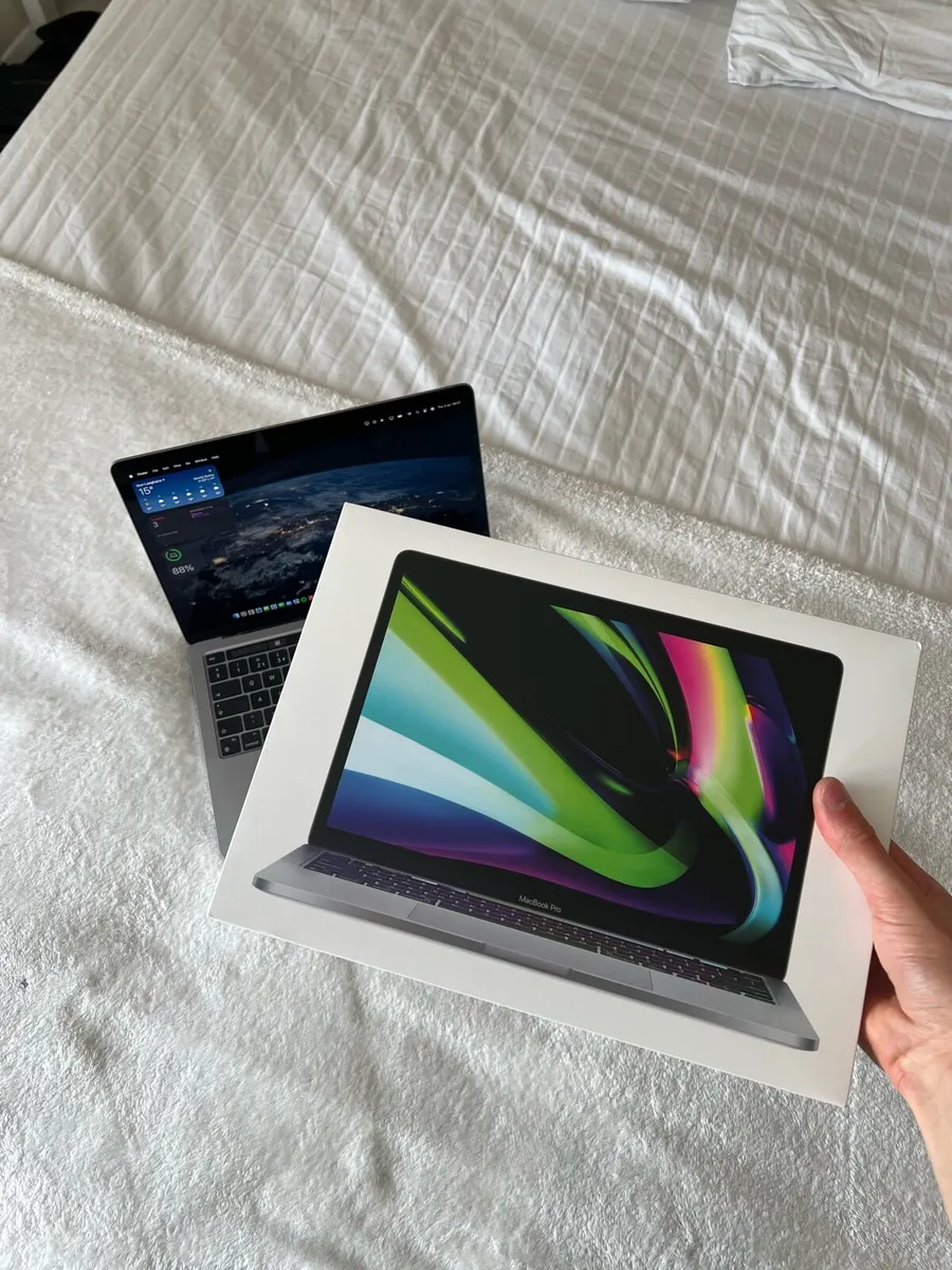 MacBook Pro 2022 M2 - Image 4