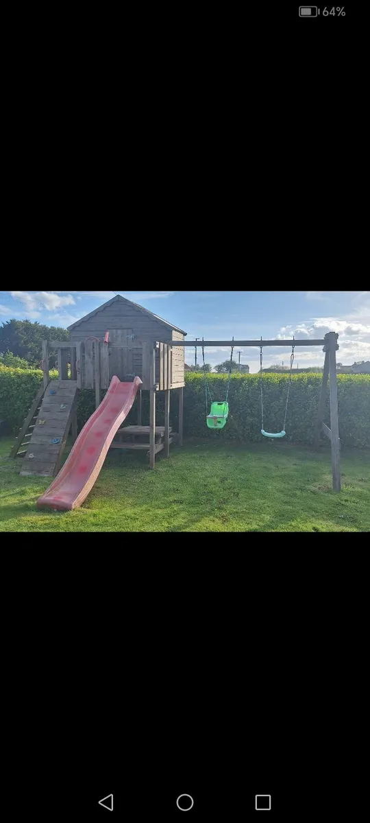 Tree House with swing set - Image 1