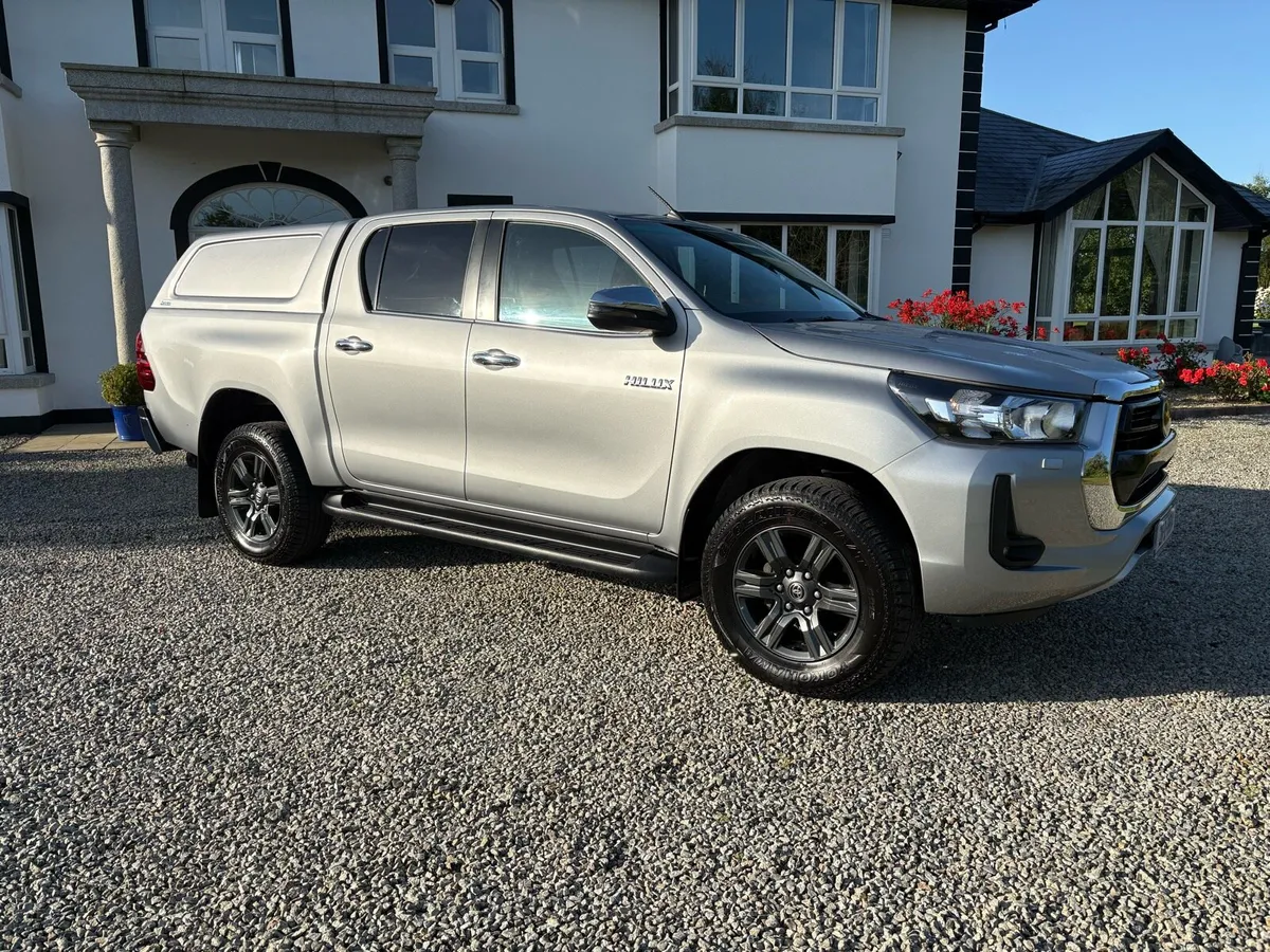 Toyota hilux sr5 mint condition - Image 1