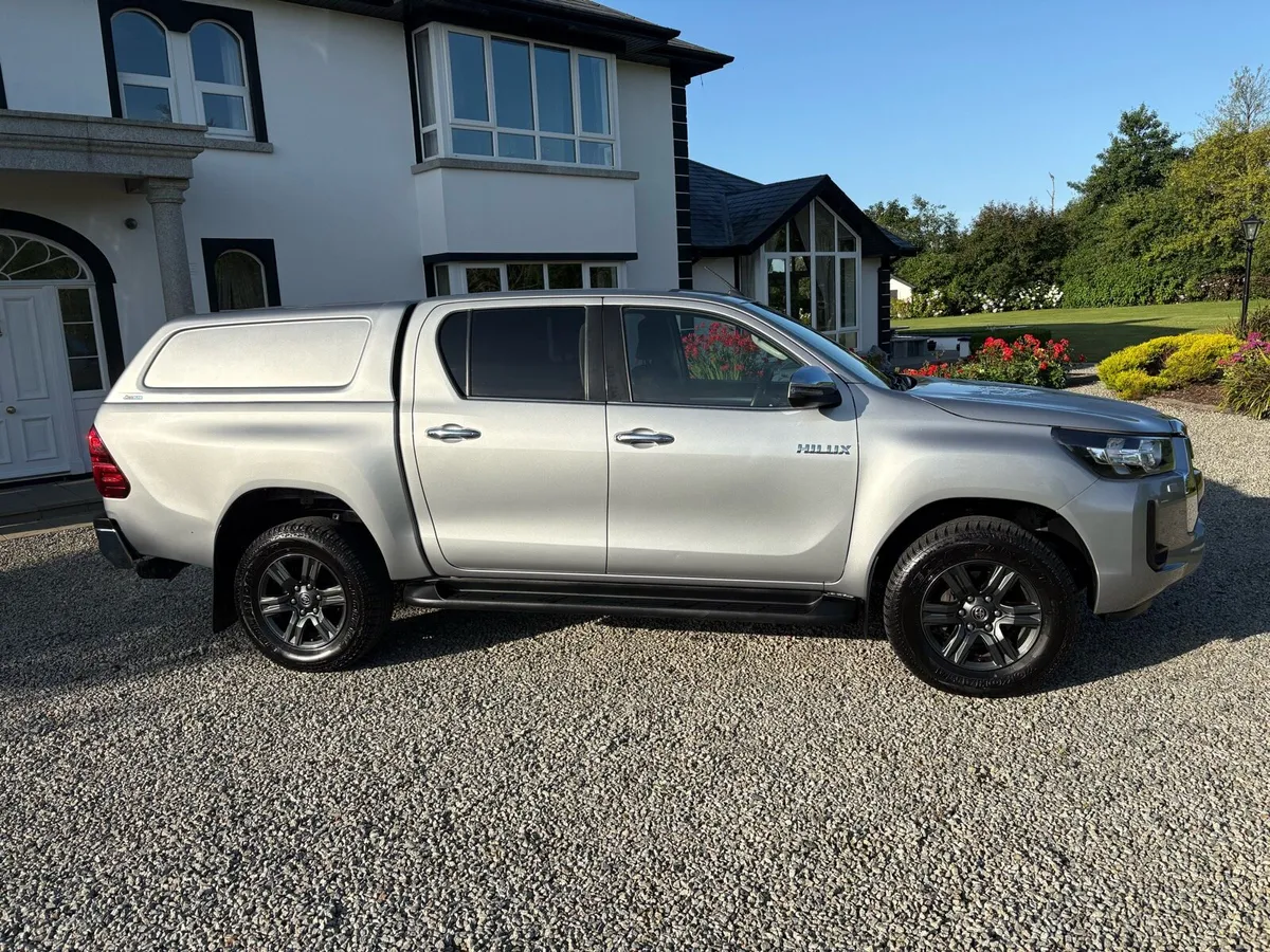Toyota hilux sr5 mint condition - Image 2
