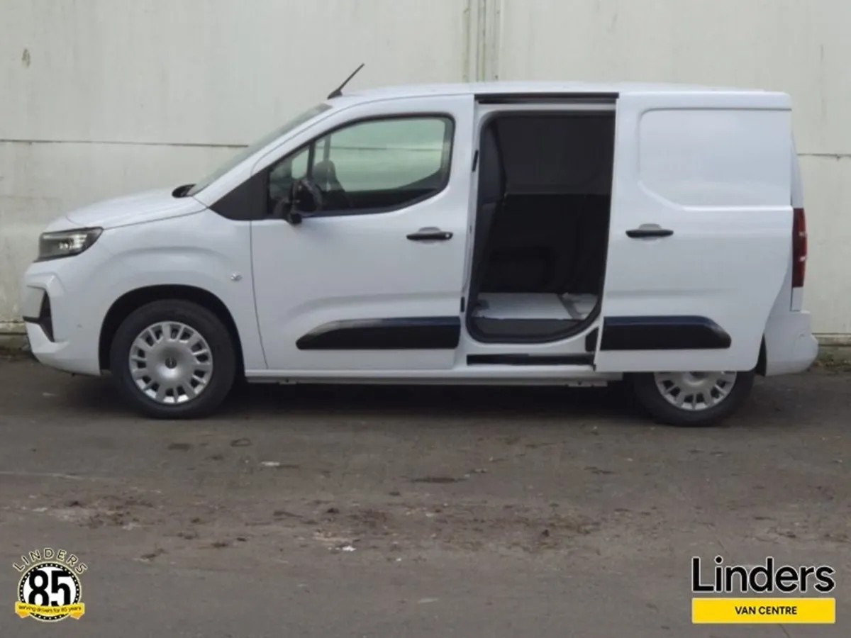 Opel Combo MWB Sportive 252 0kms Demo - Image 3