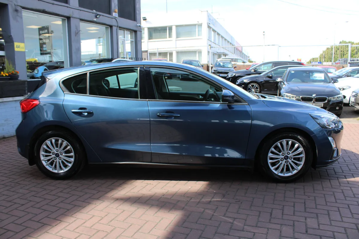 FORD FOCUS 1.0 ECOBOOST TITANIUM 5DR HATCHBACK // - Image 3