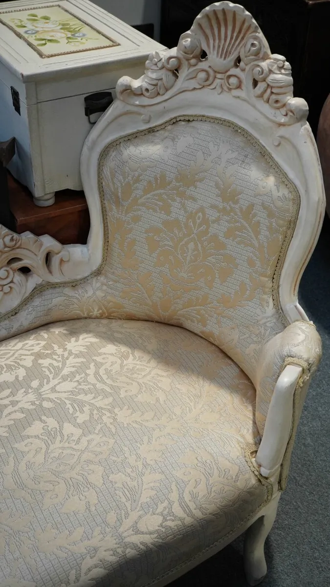 French-Style Chaise Lounge - Image 3