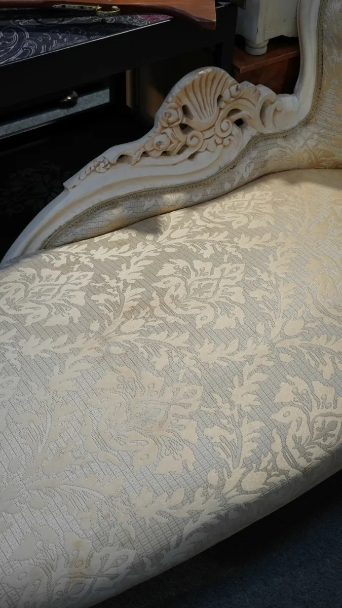 French-Style Chaise Lounge - Image 4