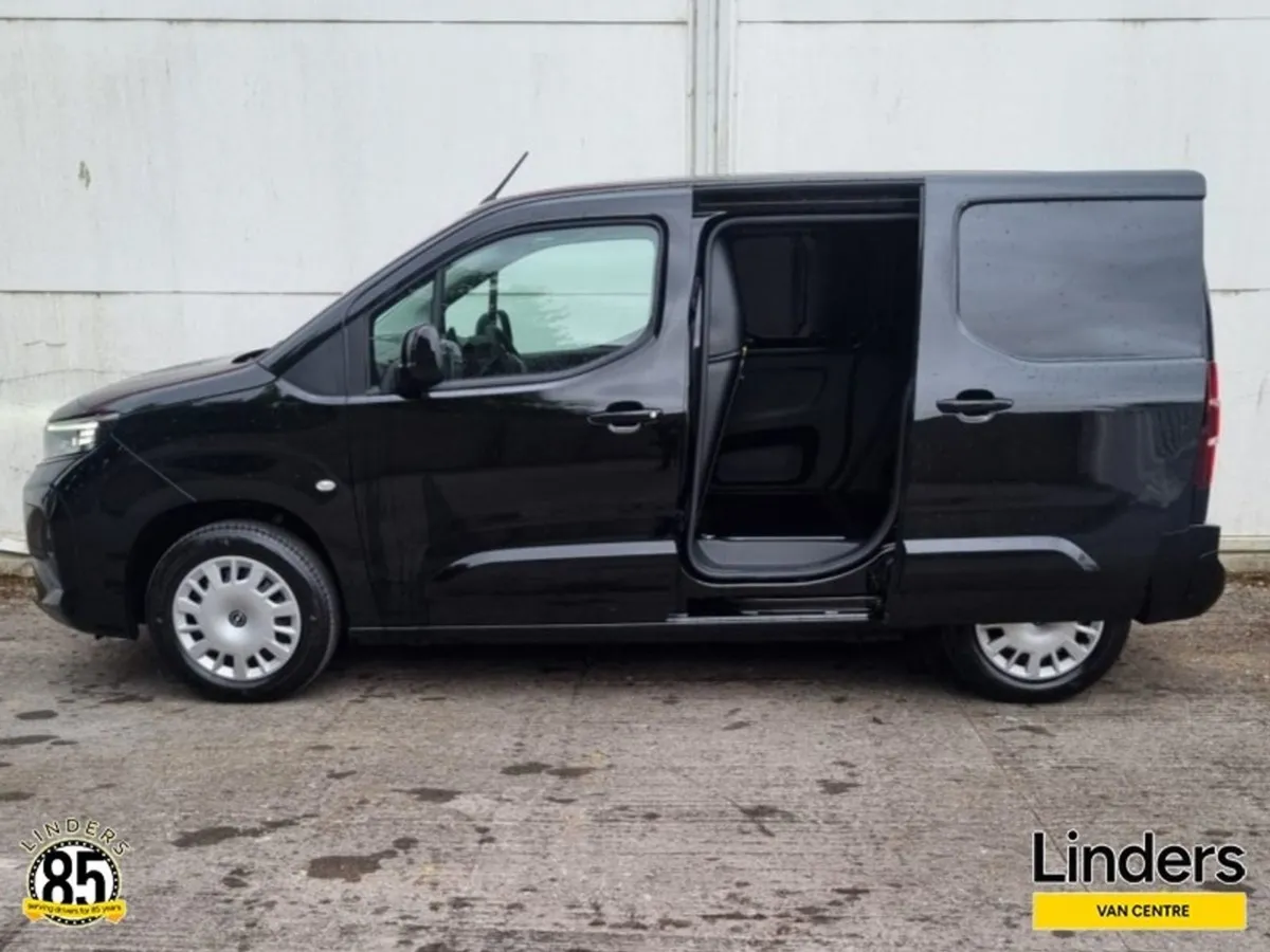 Opel Combo MWB Sportive 252 0kms Demo - Image 3