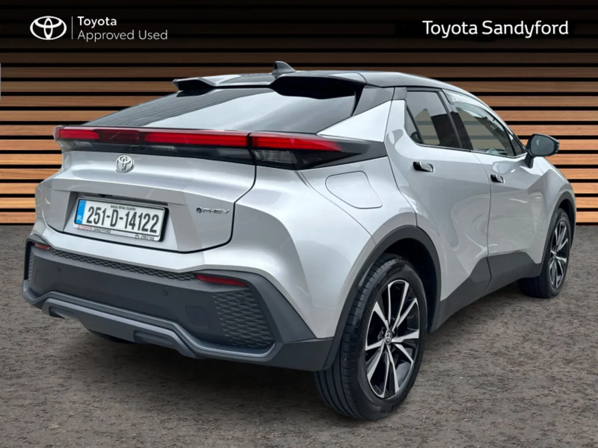 Toyota C-HR 2.0 PHEV HYBRID SPORT + // PANORAMIC R - Image 2