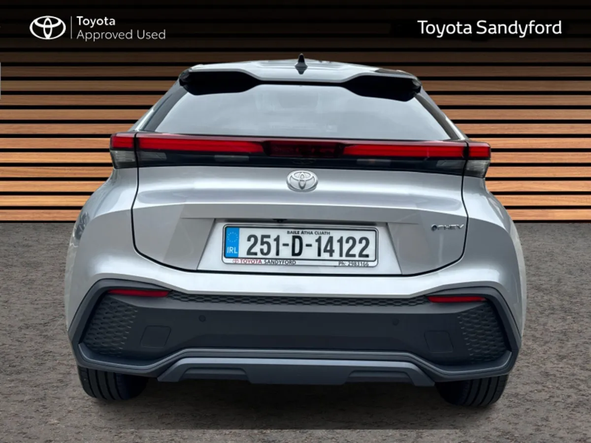Toyota C-HR 2.0 PHEV HYBRID SPORT + // PANORAMIC R - Image 4