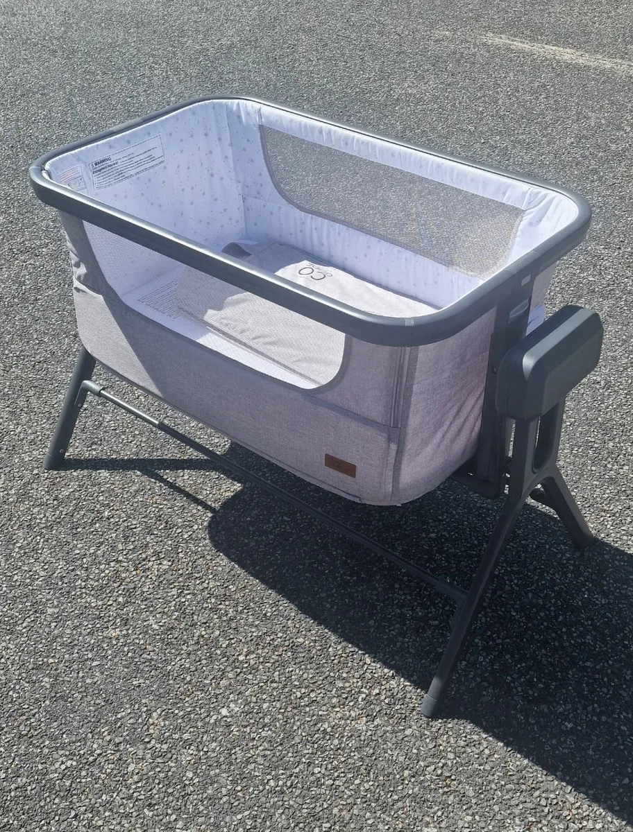 Baby Elegance Go Glide Electric Crib/ Cot - Image 1