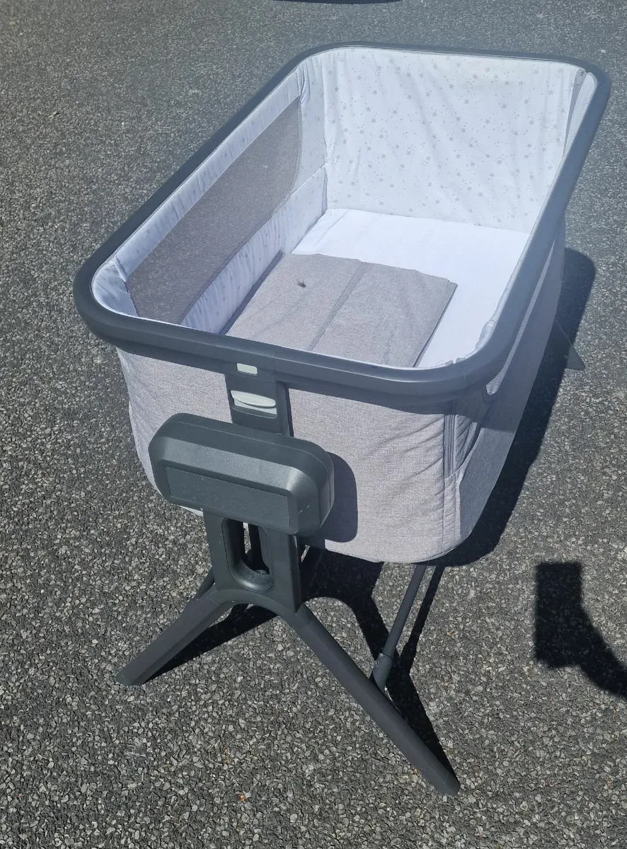 Baby Elegance Go Glide Electric Crib/ Cot - Image 4
