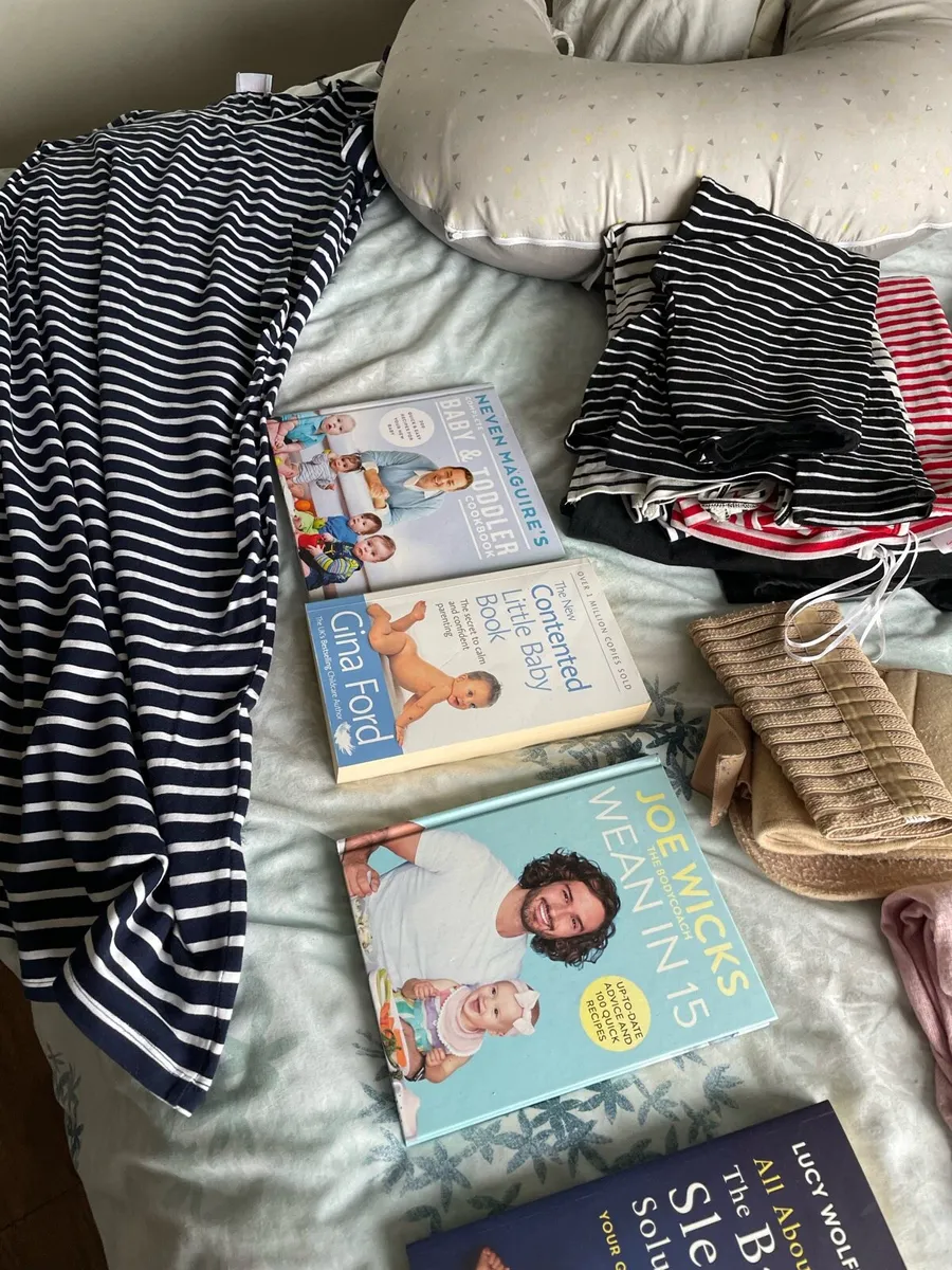 Size 12-14 Maternity clothes & books - Image 3