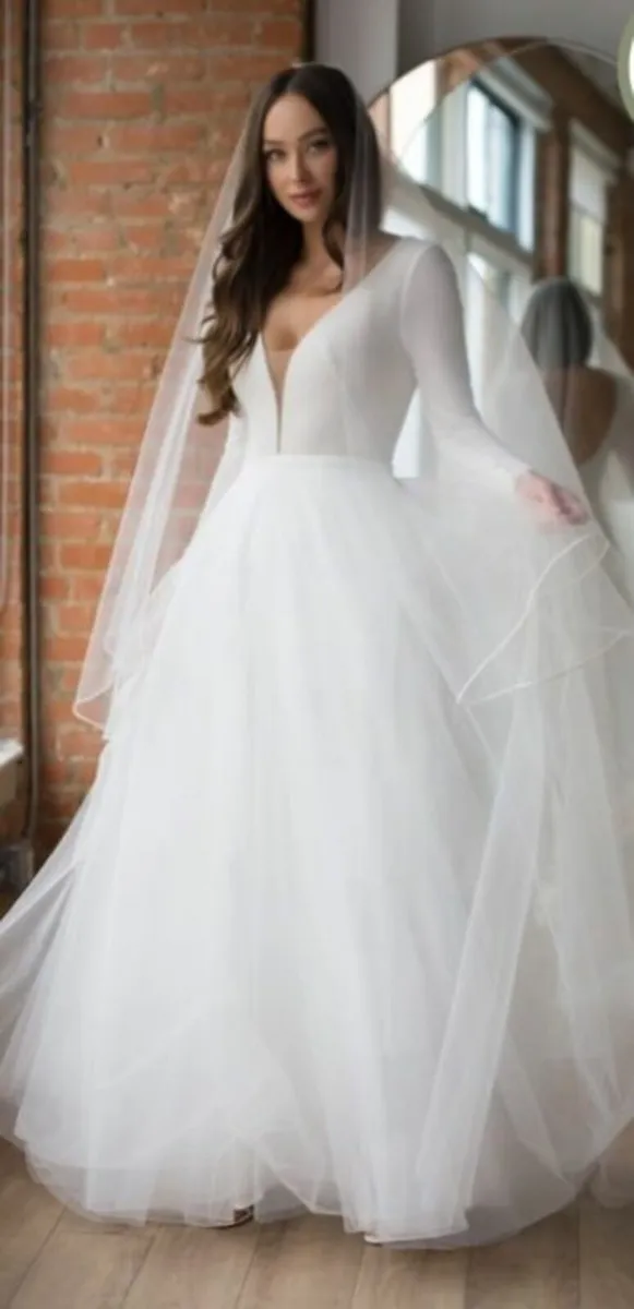 Wedding dress - Image 1