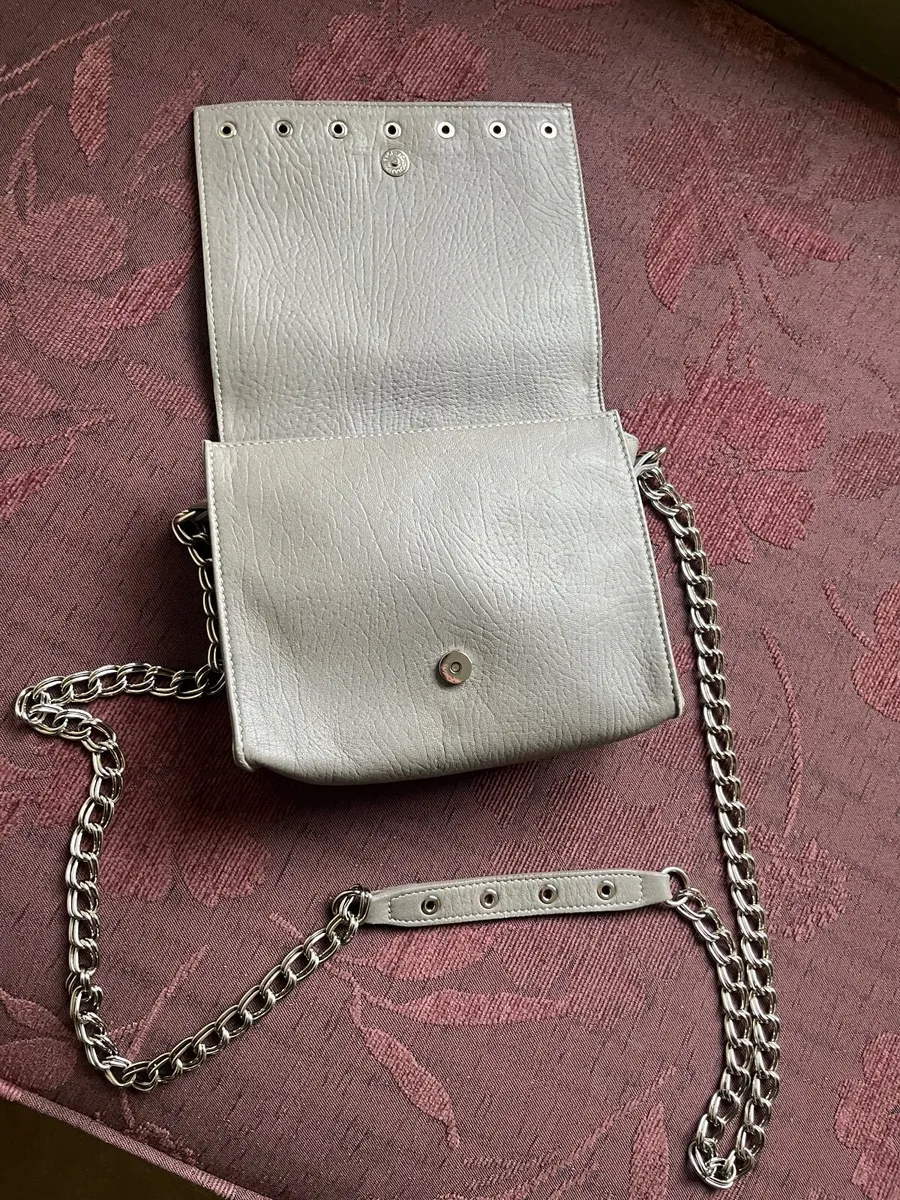 Designer Longchamp leather bag - Image 4