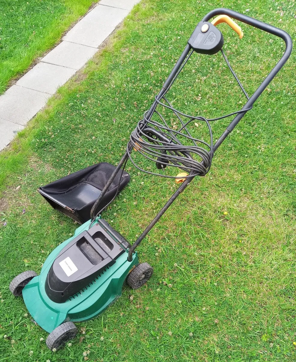 electric lawnmower