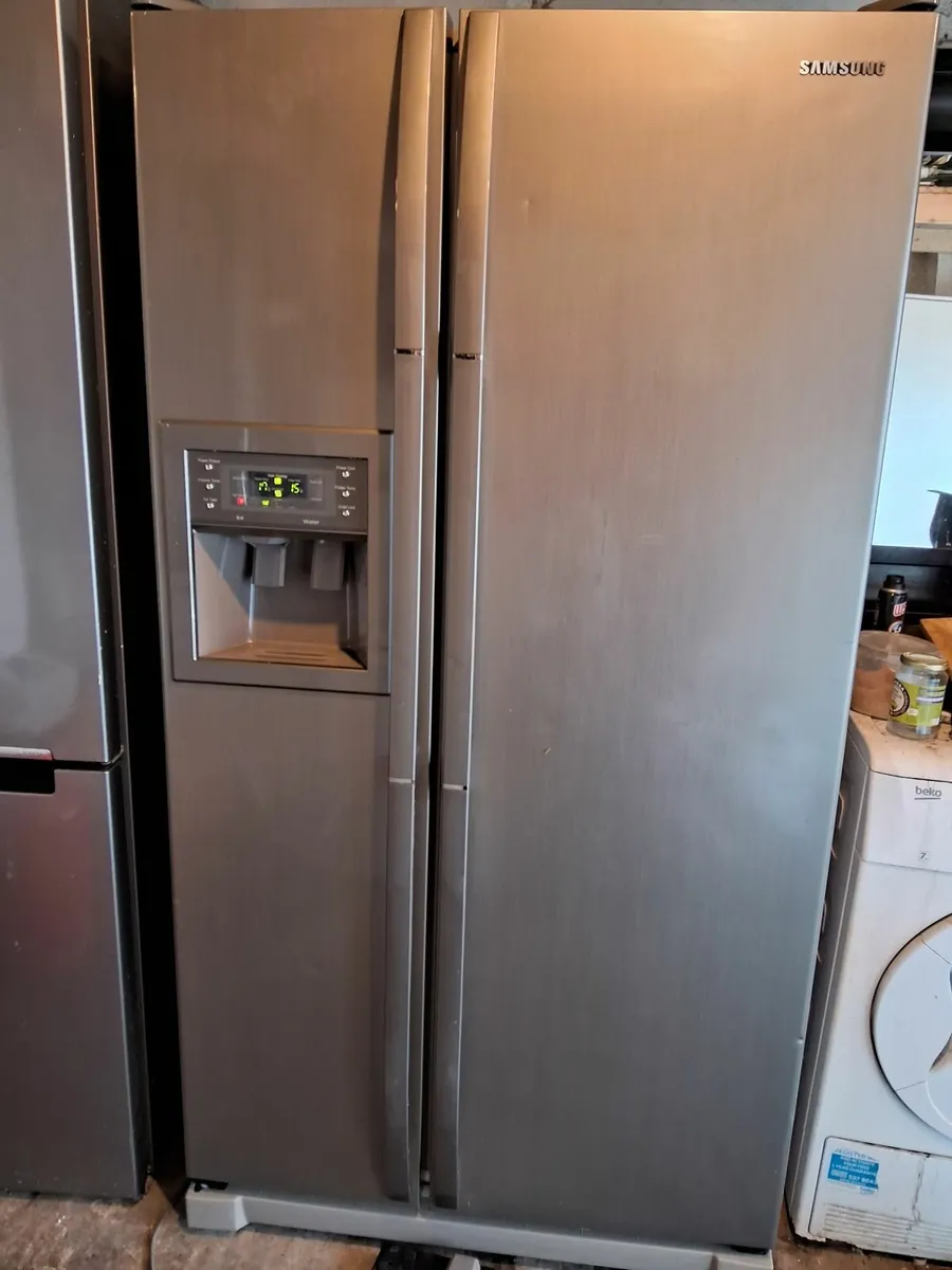 SAMSUNG AMERICAN FRIDGE AND FREEZER - Image 2