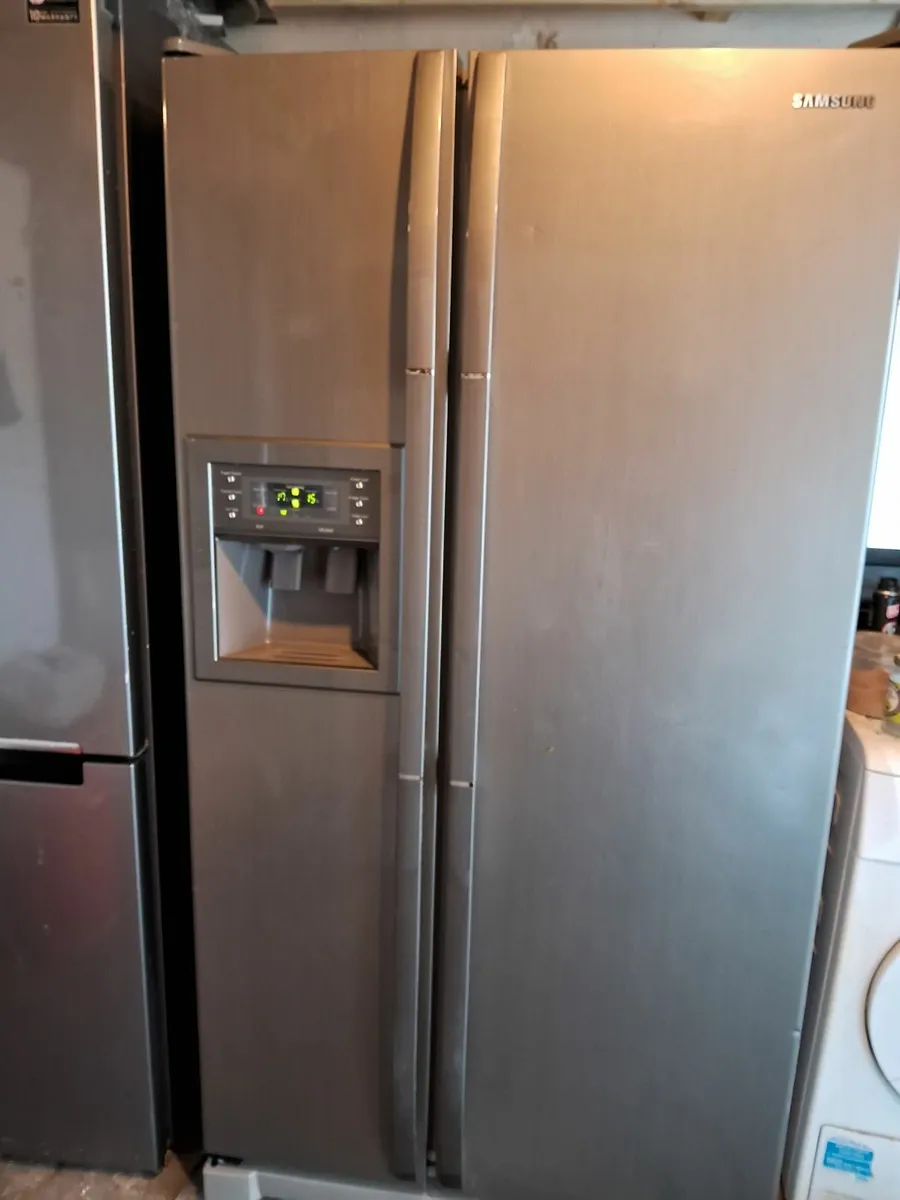 SAMSUNG AMERICAN FRIDGE AND FREEZER - Image 3