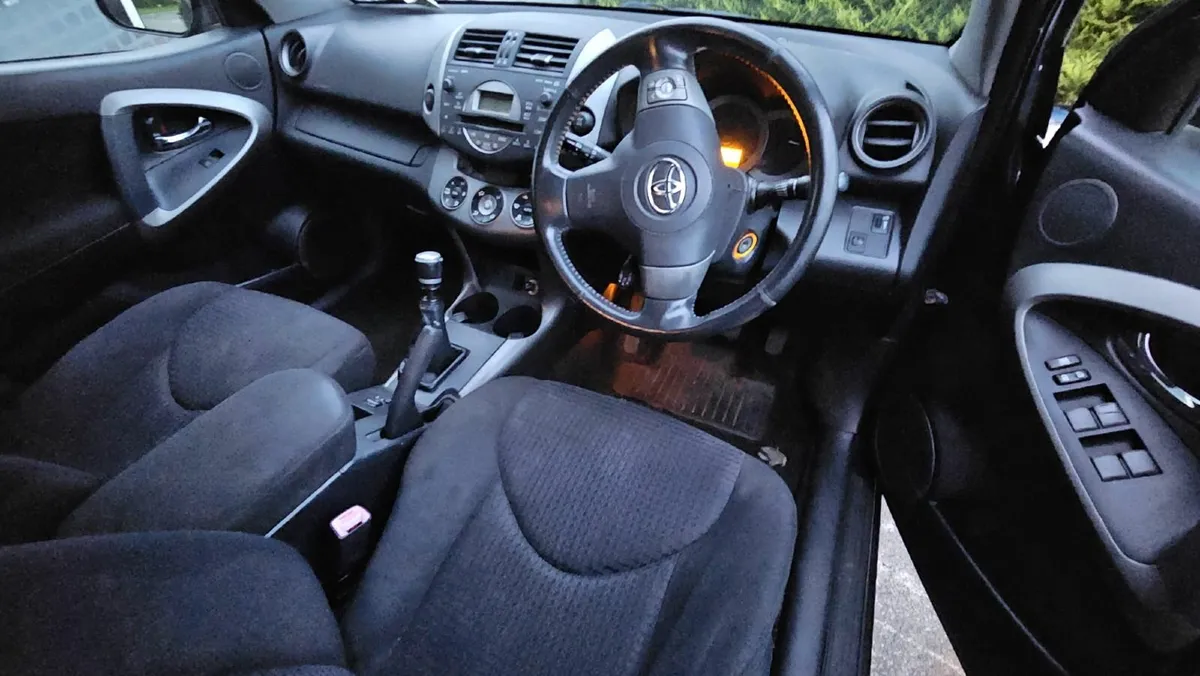 Toyota RAV4 2008 - Image 2