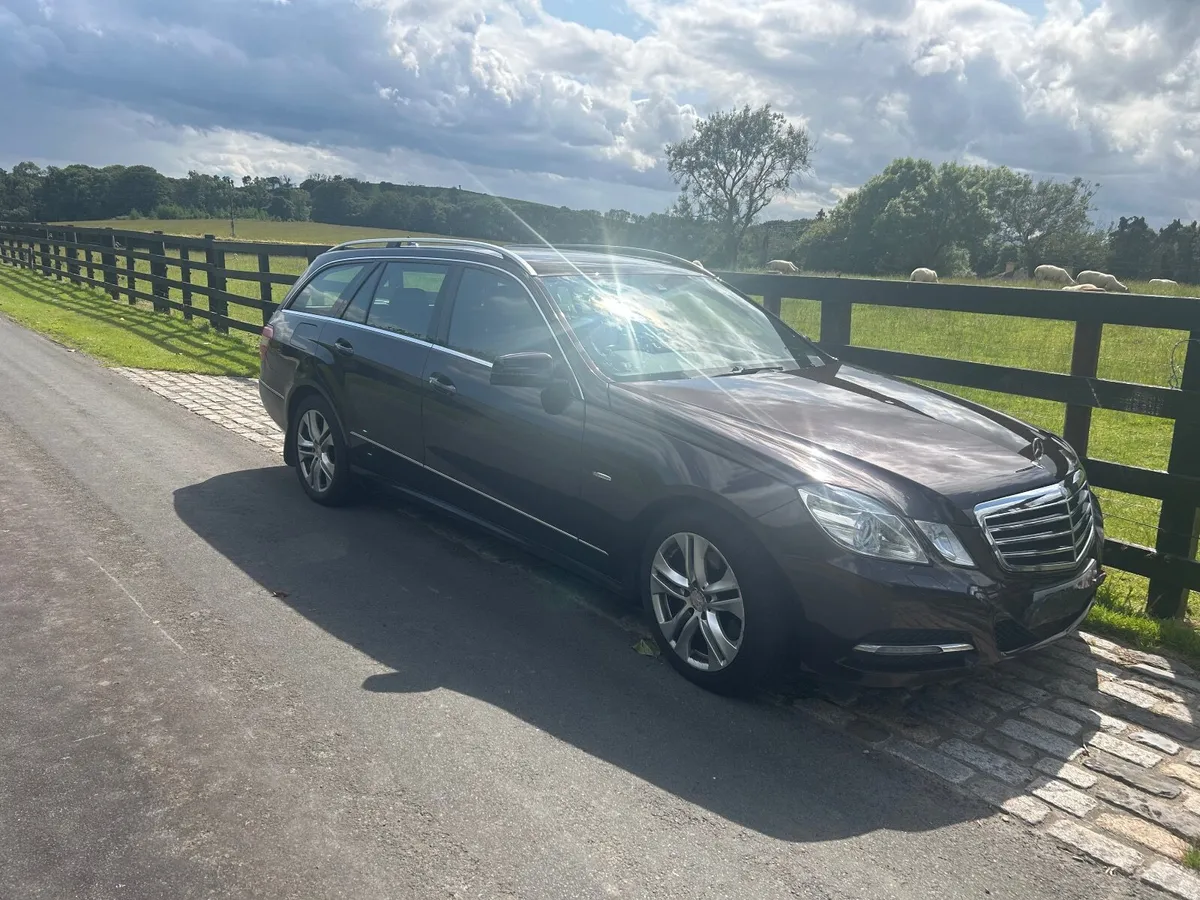 Mercedes-Benz E-Class 2011 - Image 3