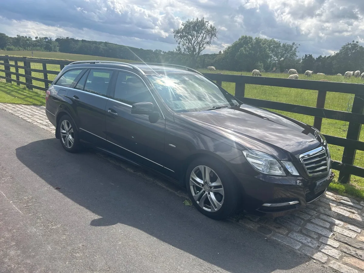 Mercedes-Benz E-Class 2011 - Image 4