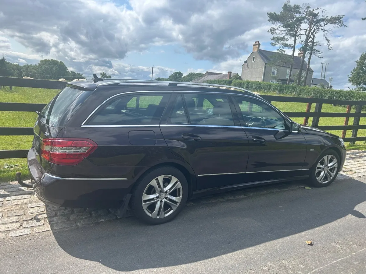 Mercedes-Benz E-Class 2011 - Image 1