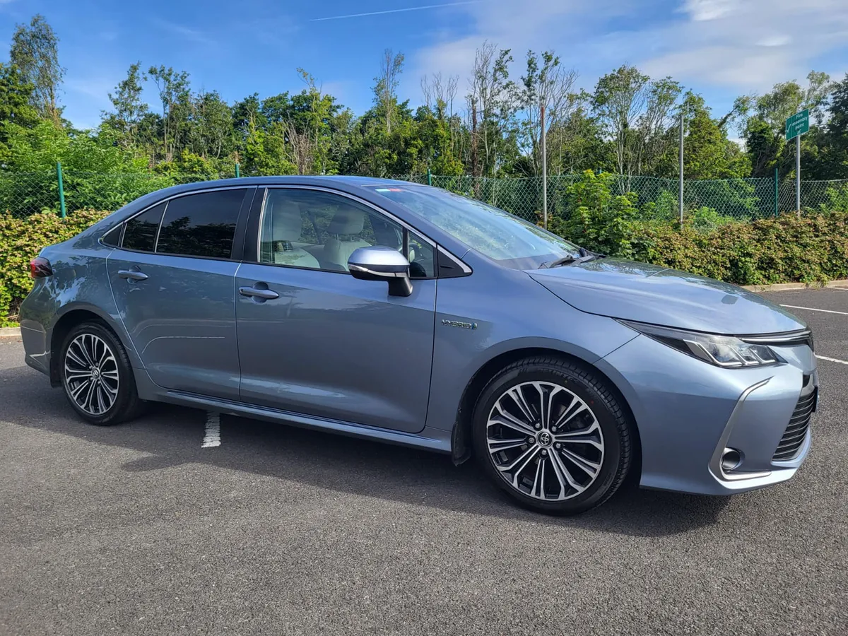 2019 TOYOTA COROLLA LUNA SPORT HYBRID LOW MILES - Image 1
