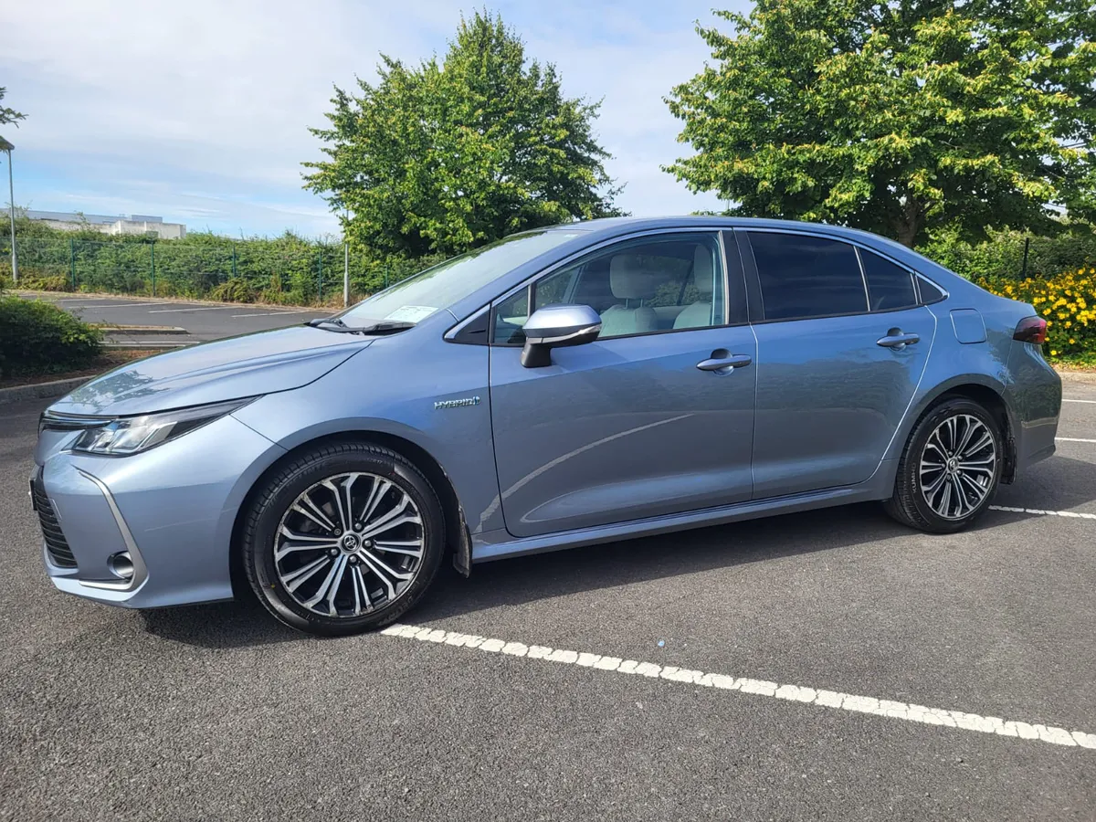 2019 TOYOTA COROLLA LUNA SPORT HYBRID LOW MILES - Image 2
