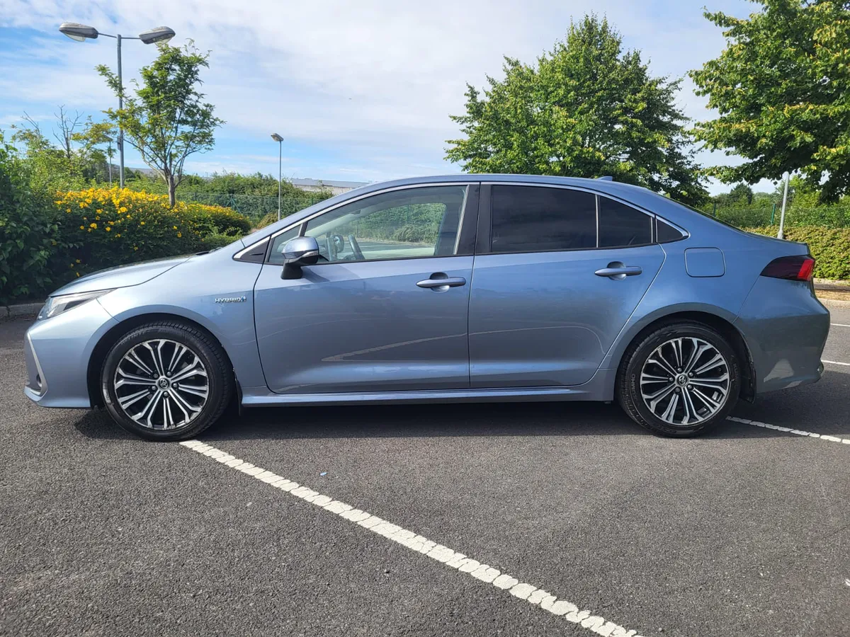 2019 TOYOTA COROLLA LUNA SPORT HYBRID LOW MILES - Image 4