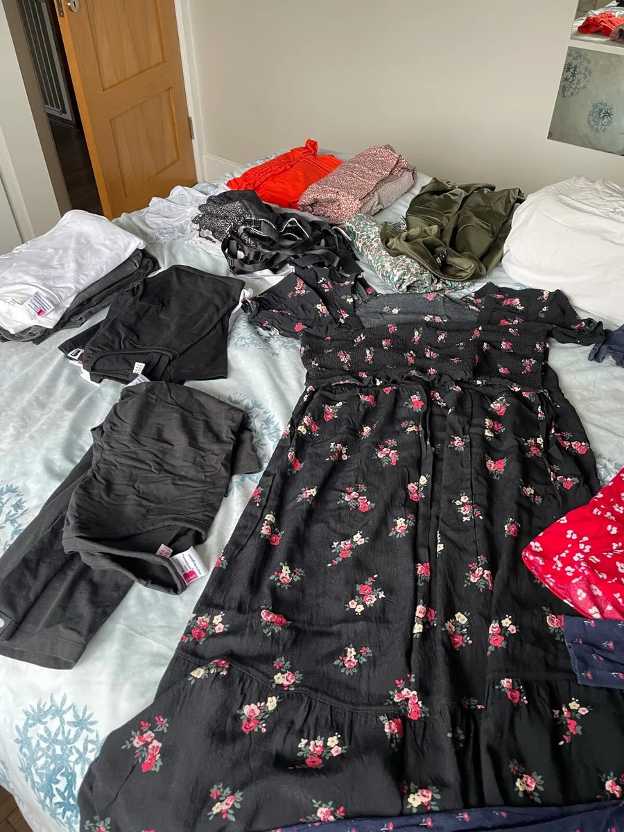 Breastfeeding clothes & maternity clothes - Image 1