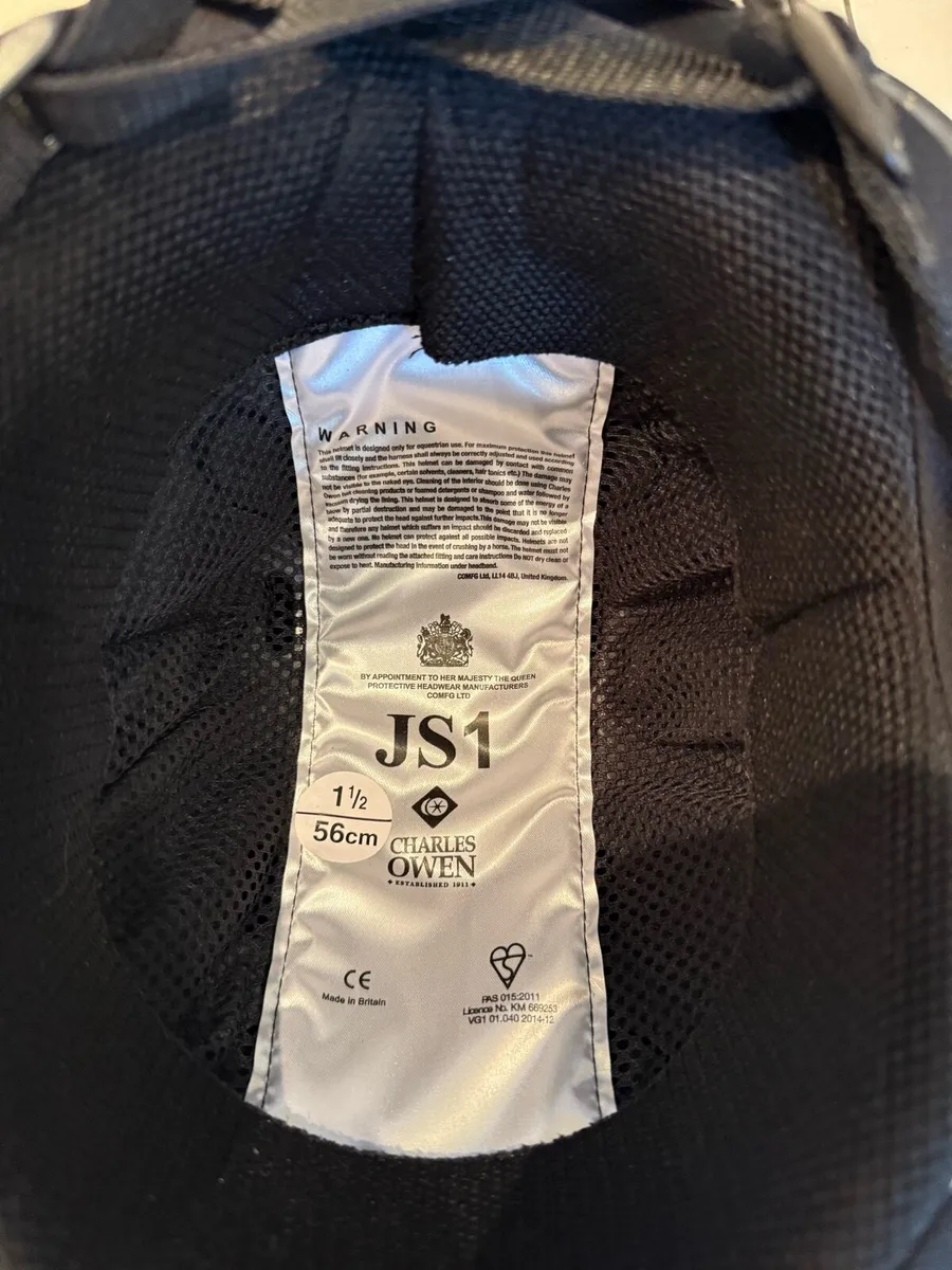Horse riding helmet and back protector - Image 2