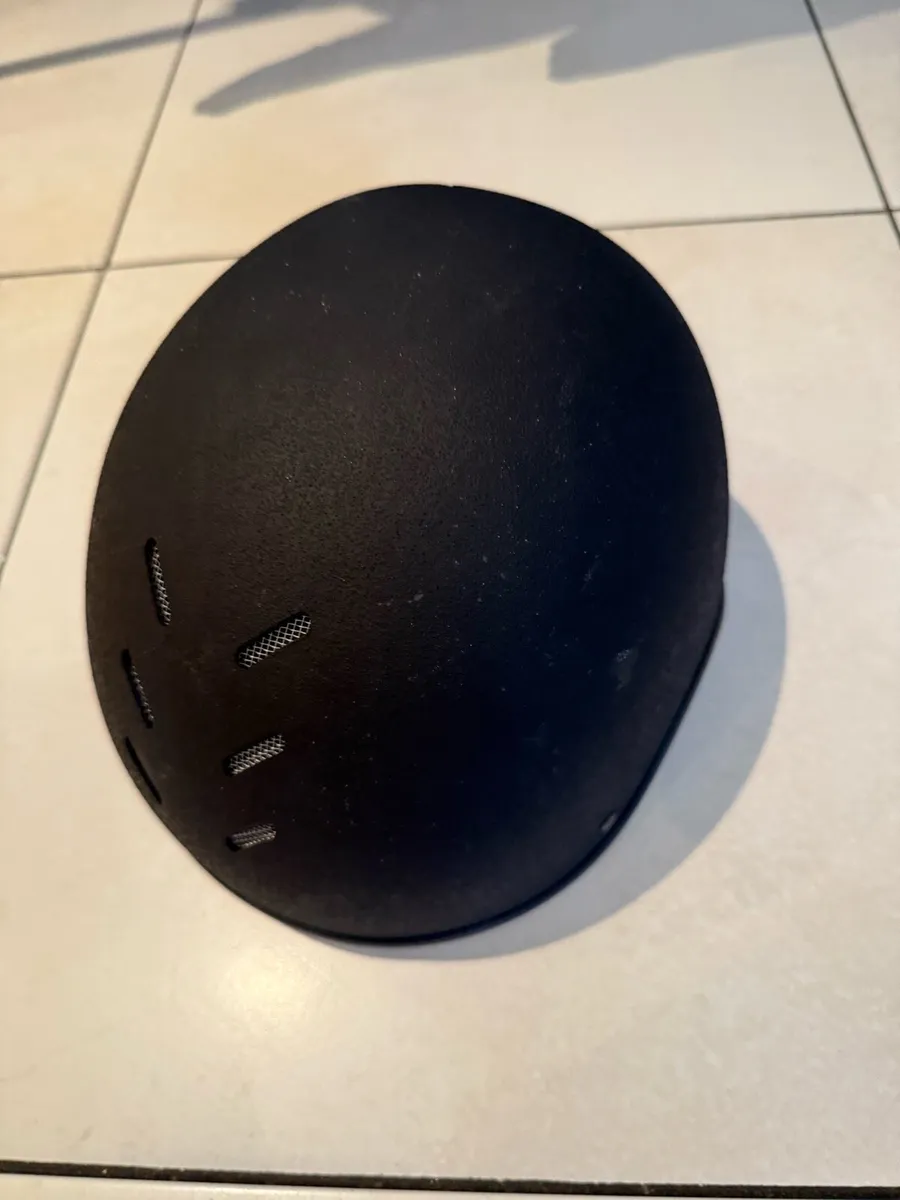 Horse riding helmet and back protector - Image 3