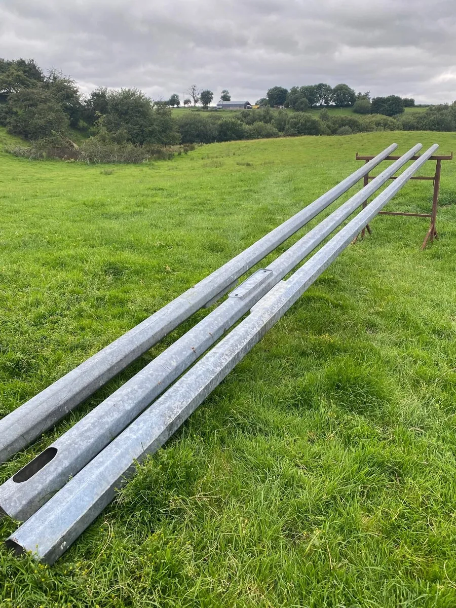 3 galvanised steel poles - Image 1