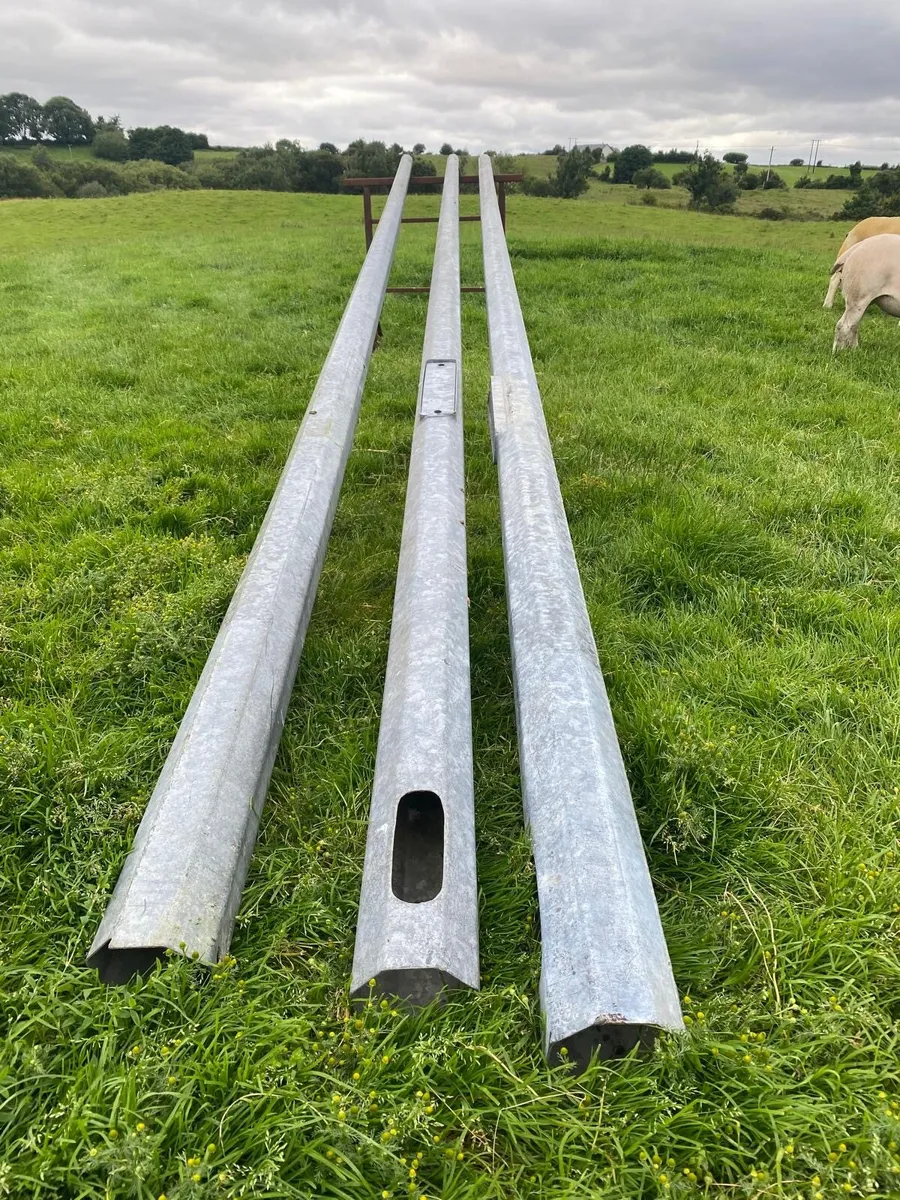 3 galvanised steel poles - Image 2