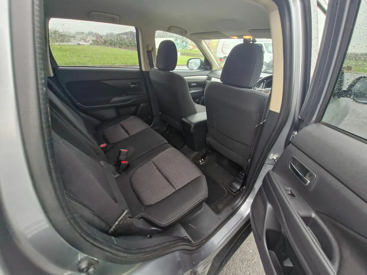 Mitsubishi Outlander 2015 2.3 diesel - Image 2