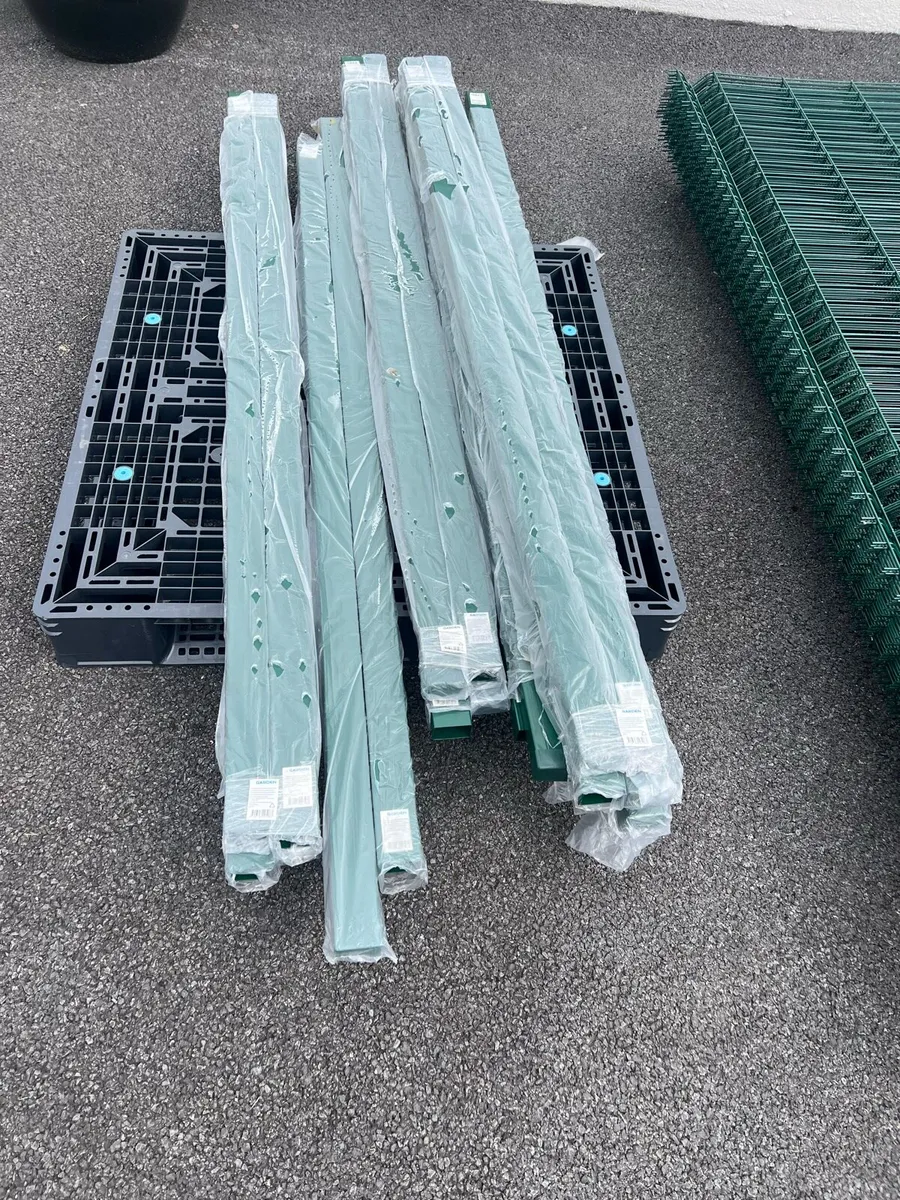 Security fencing - Image 2